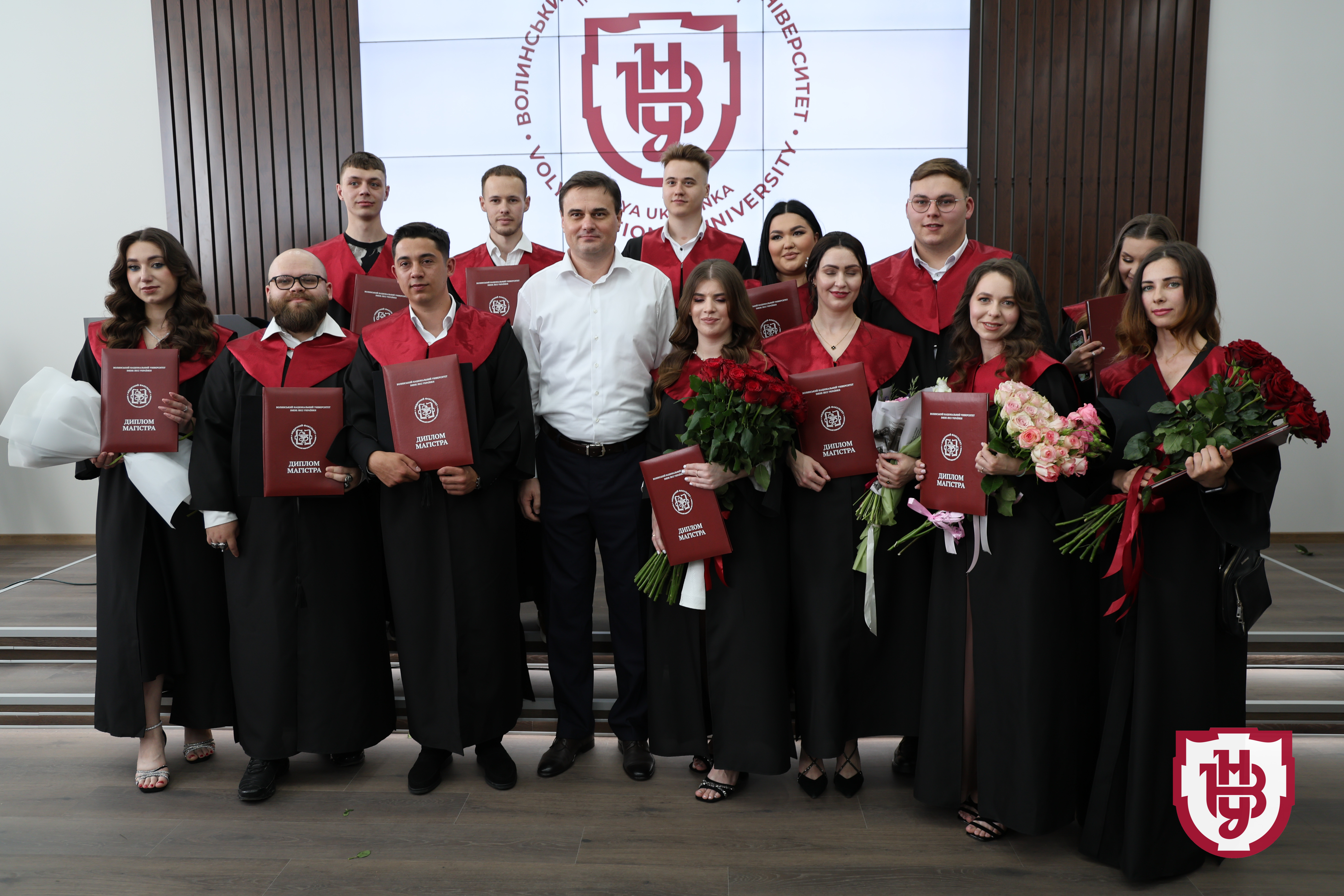 Університет імені Лесі Українки випустив перших магістрів-медиків