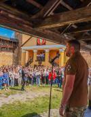 Аукціон, фотосесії та флешмоби: Лесині люди відзначили день вишиванки у замку Любарта