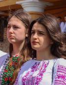 Аукціон, фотосесії та флешмоби: Лесині люди відзначили день вишиванки у замку Любарта