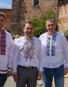 Аукціон, фотосесії та флешмоби: Лесині люди відзначили день вишиванки у замку Любарта