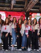 Аукціон, фотосесії та флешмоби: Лесині люди відзначили день вишиванки у замку Любарта