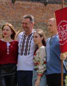 Аукціон, фотосесії та флешмоби: Лесині люди відзначили день вишиванки у замку Любарта