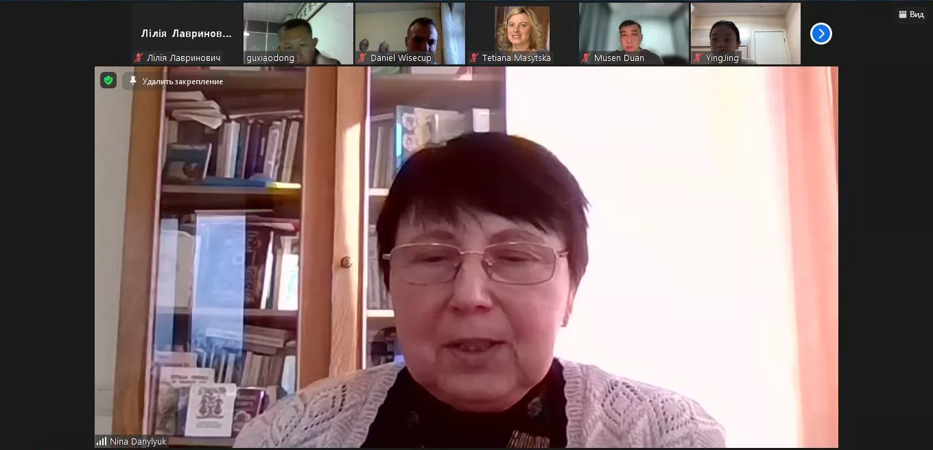 Леся Українка «заговорила» китайською...