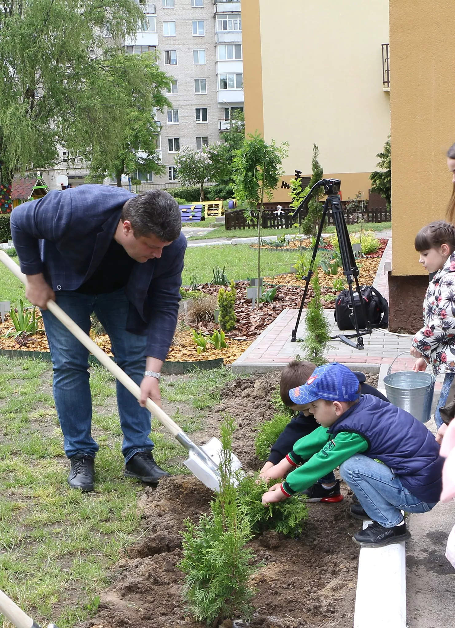 Студенти та викладачі факультету біології та лісового господарства взяли участь у відкритті ботанічного куточка