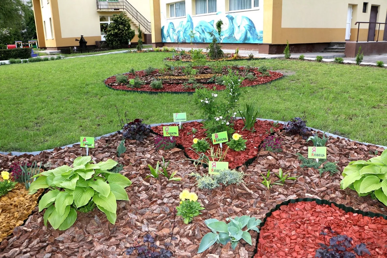 Студенти та викладачі факультету біології та лісового господарства взяли участь у відкритті ботанічного куточка