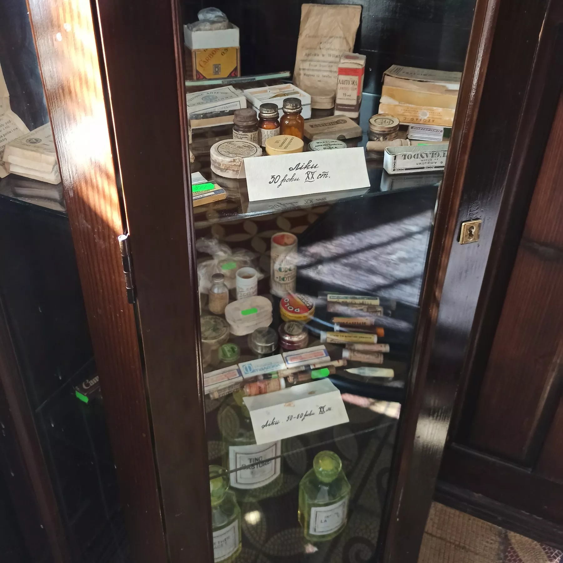 Студенти-фармацевти відвідали міську аптеку-музей