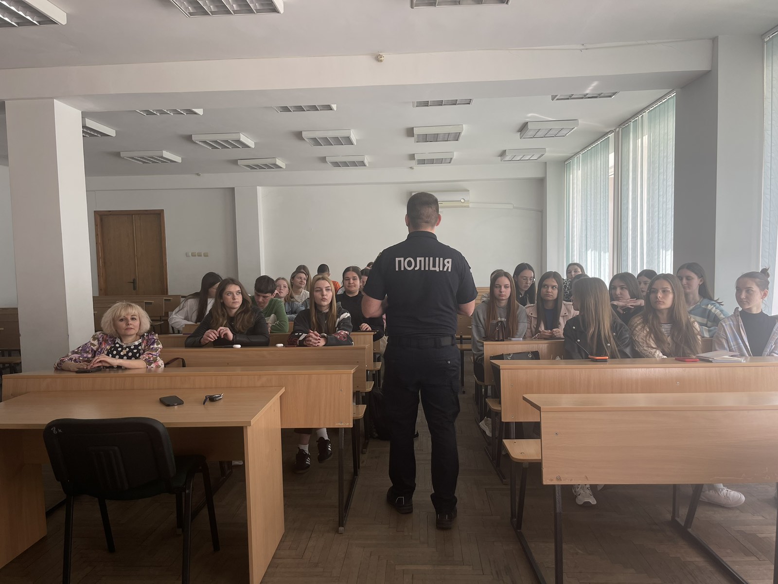 Патрульні завітали до студентів факультету філології та журналістики