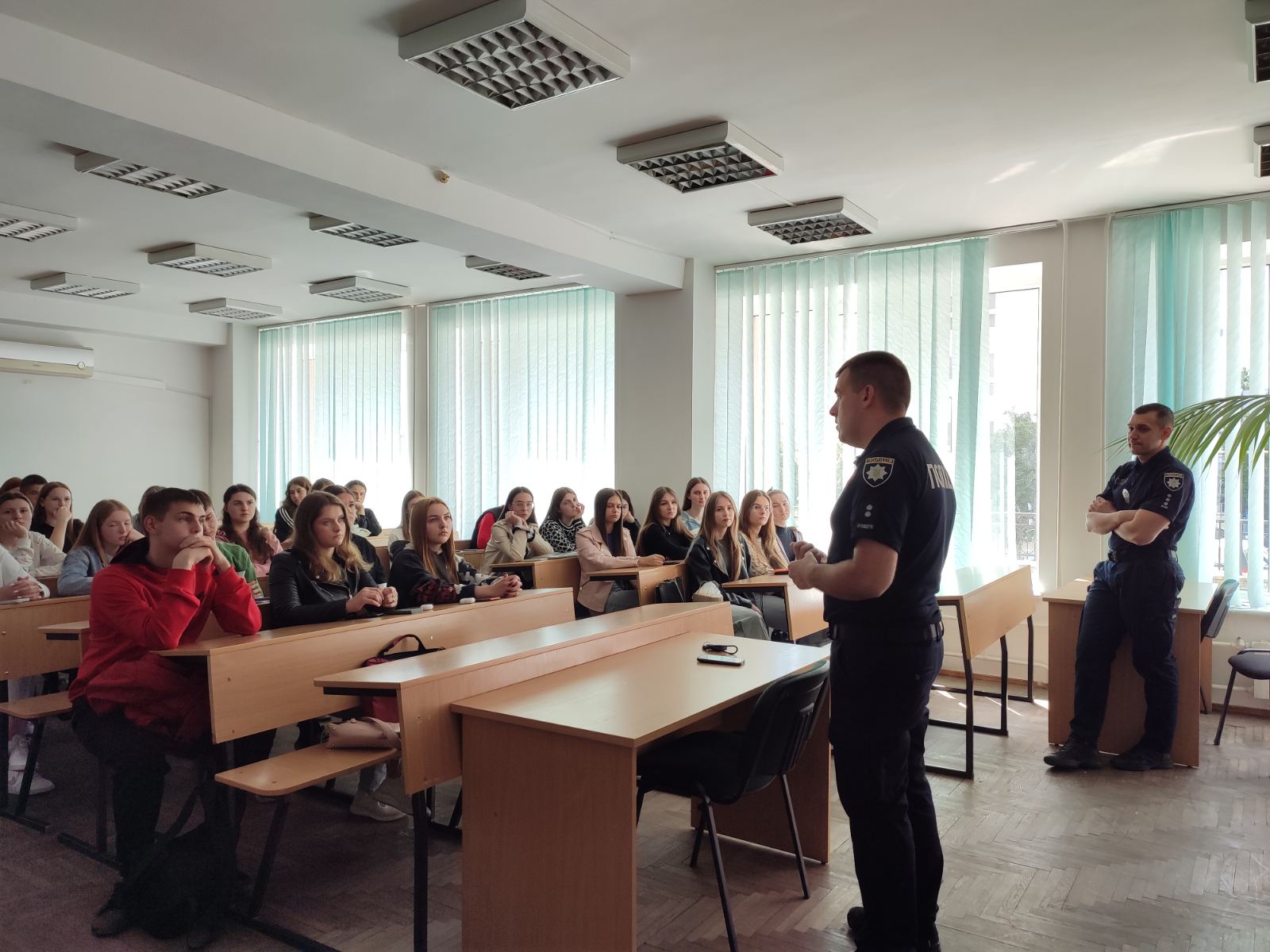 Патрульні завітали до студентів факультету філології та журналістики