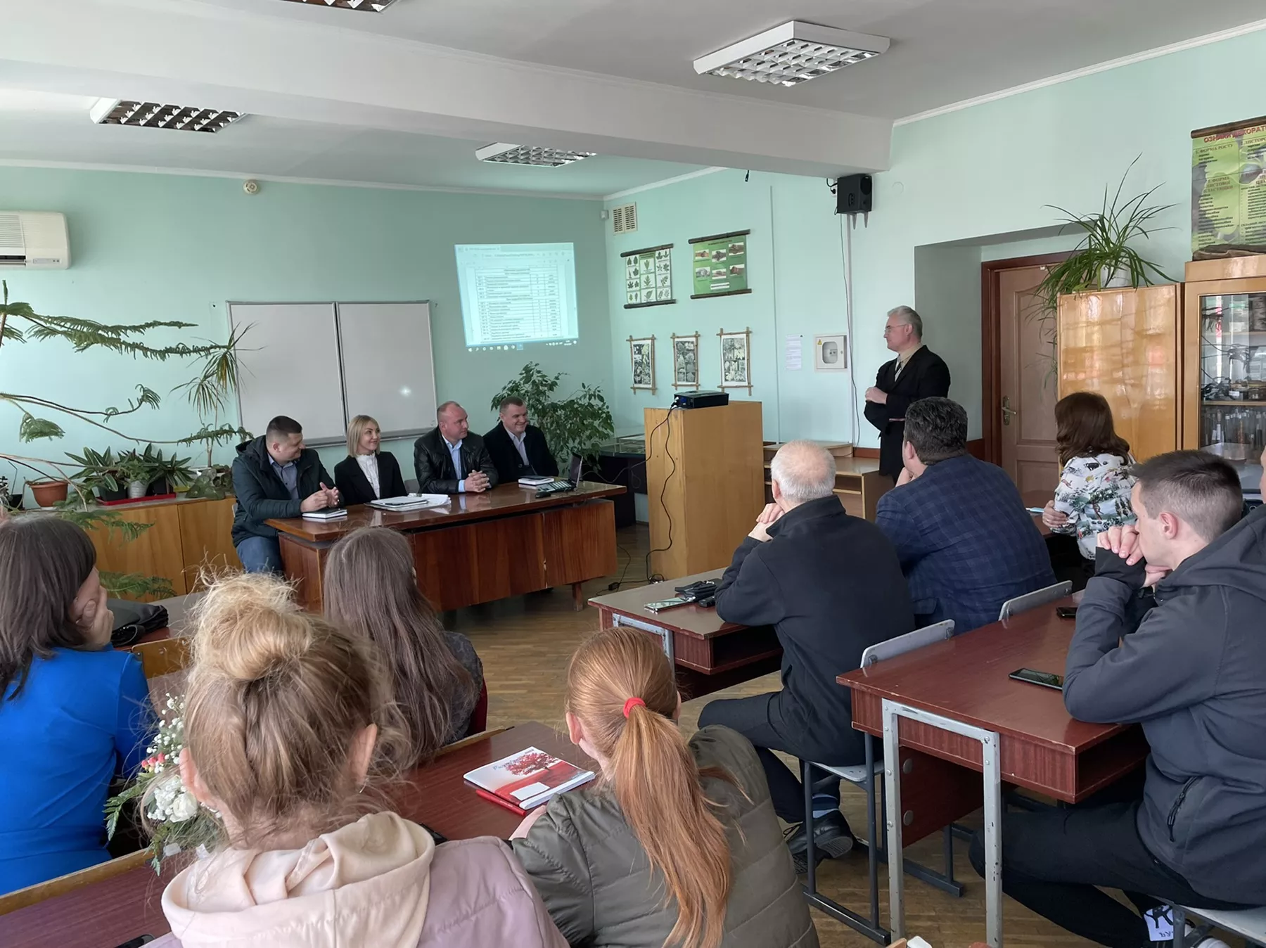 Зі стейкхолдерами обговорили освітньо-професійну програму «Лісове господарство»