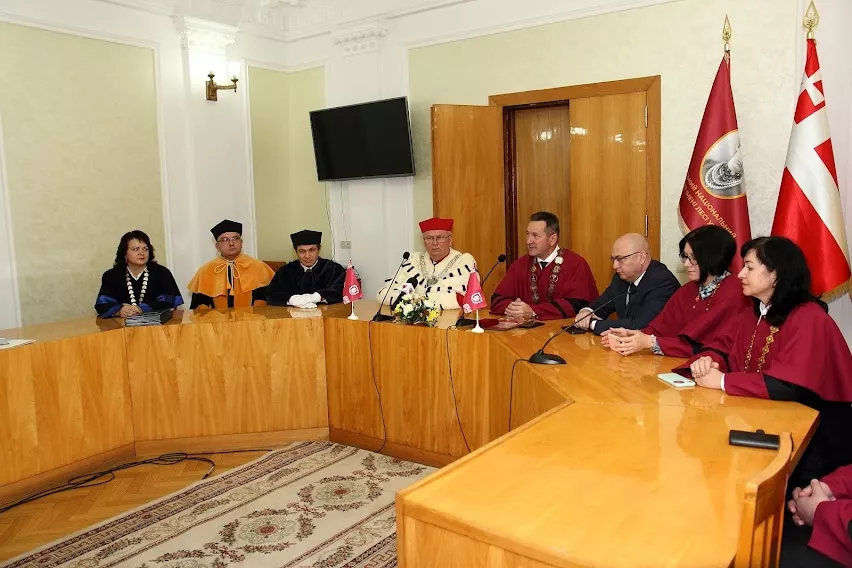 Студентам Університету вручили дипломи магістрів за програмою «Подвійний диплом»