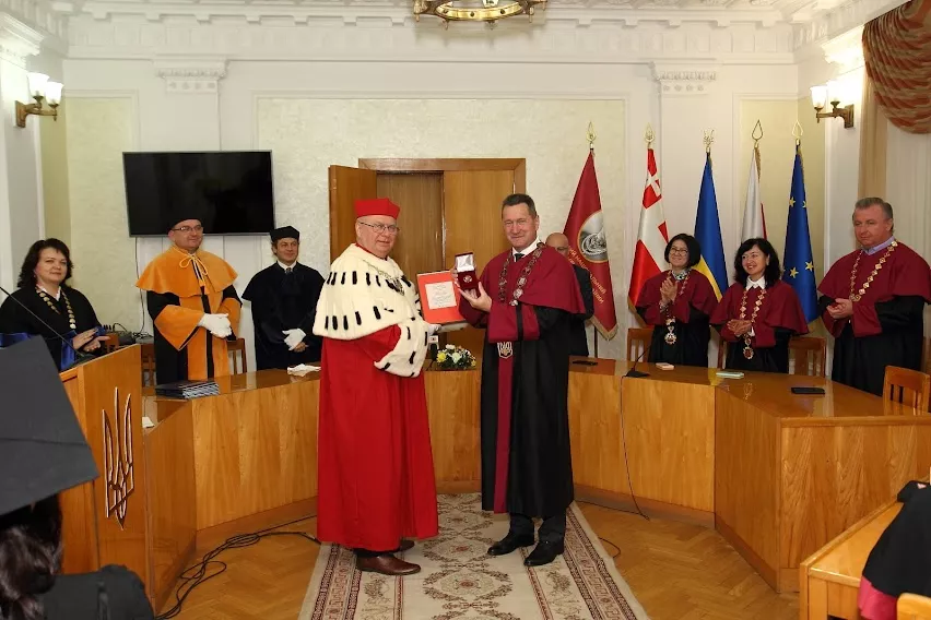 Студентам Університету вручили дипломи магістрів за програмою «Подвійний диплом»