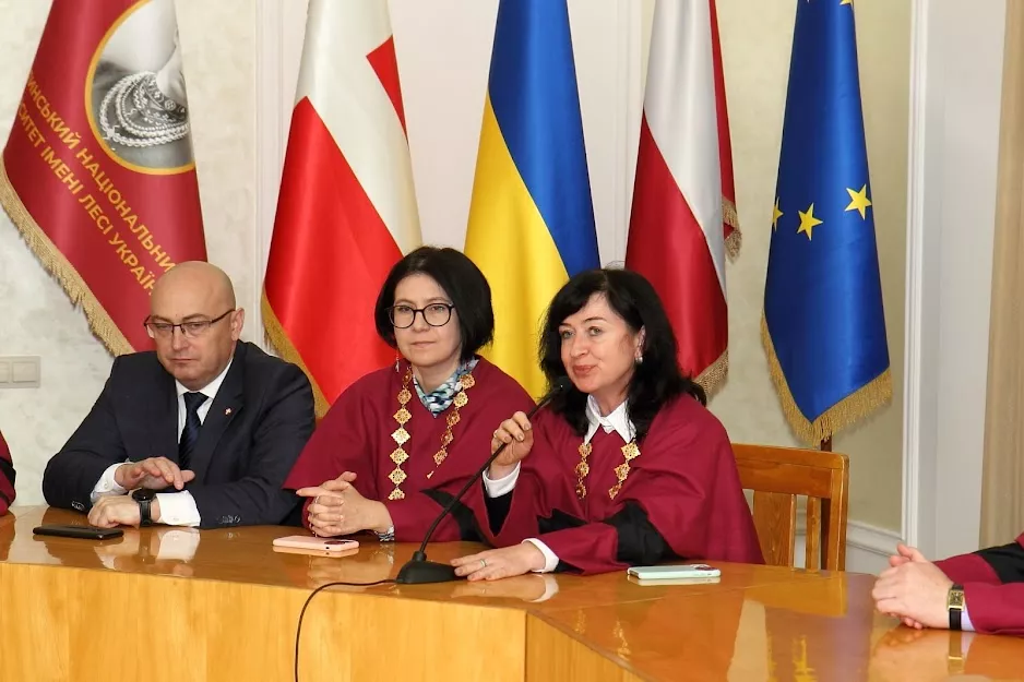 Студентам Університету вручили дипломи магістрів за програмою «Подвійний диплом»