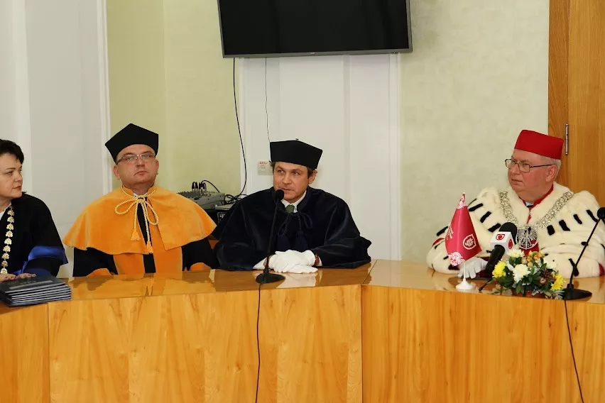 Студентам Університету вручили дипломи магістрів за програмою «Подвійний диплом»