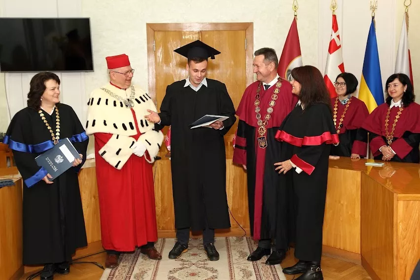 Студентам Університету вручили дипломи магістрів за програмою «Подвійний диплом»