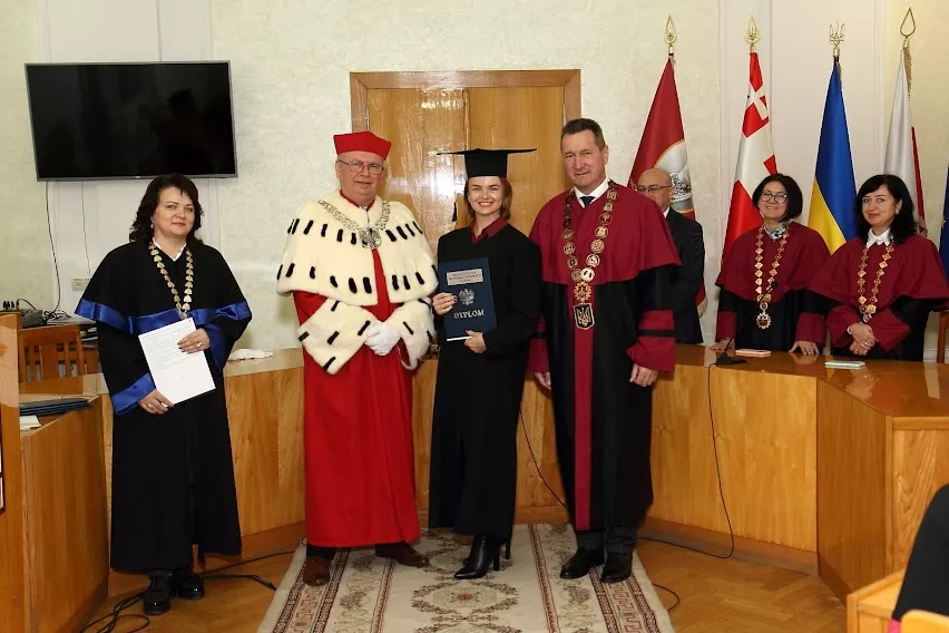 Студентам Університету вручили дипломи магістрів за програмою «Подвійний диплом»