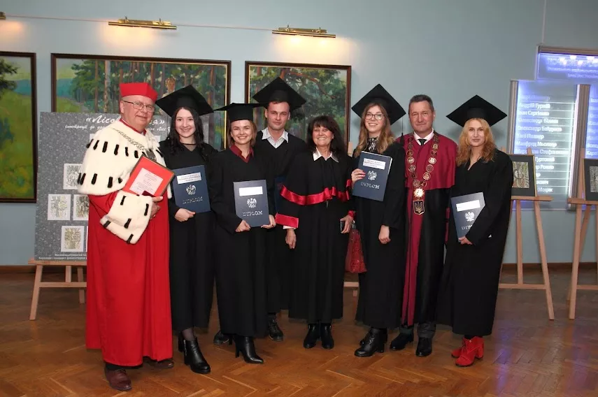 Студентам Університету вручили дипломи магістрів за програмою «Подвійний диплом»