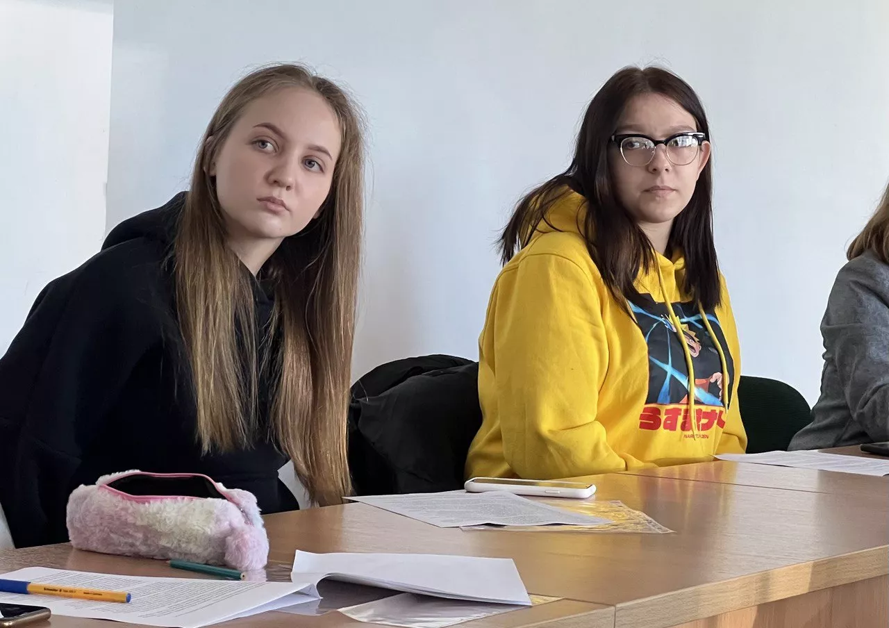 круглий стіл