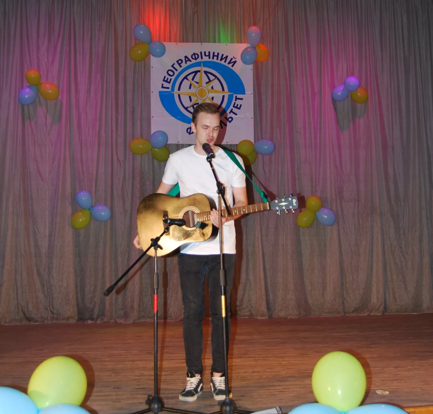 Урочисте вручення дипломів бакалавра на географічному факультеті