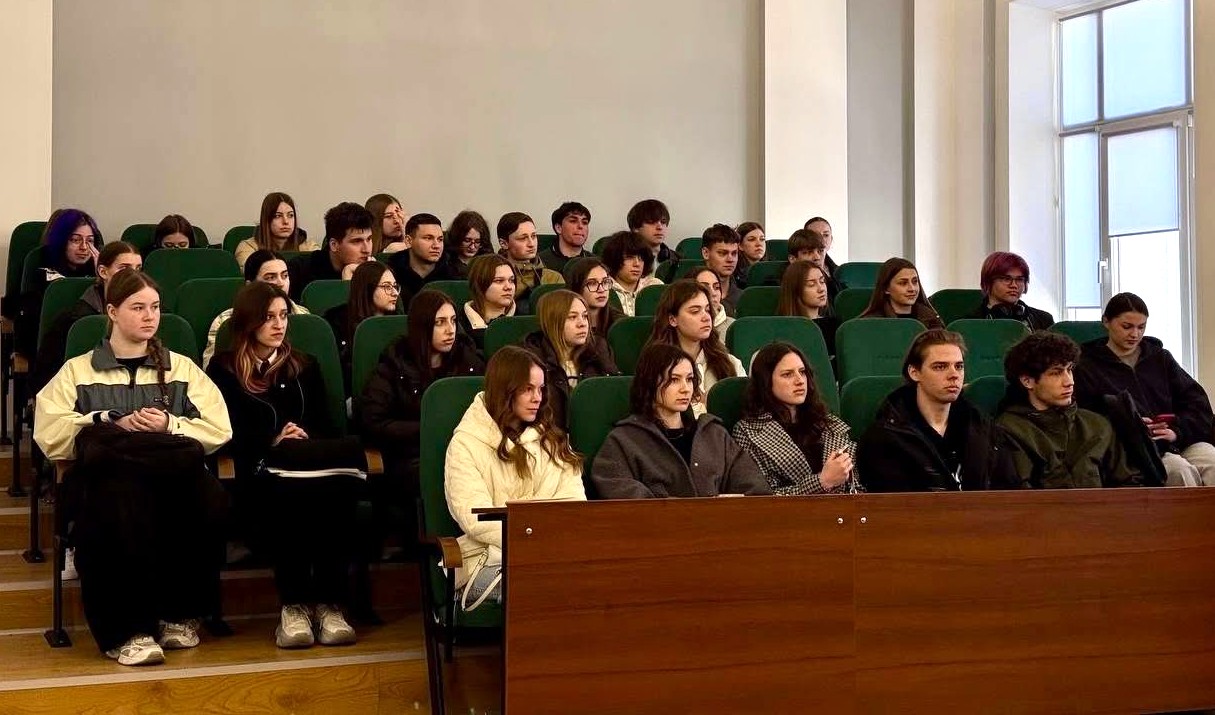 Відкрита зустріч румунської журналістки та політичної аналітикині Сабіни Фаті на ФМВ