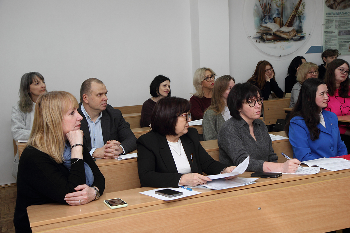 Круглий стіл на факультеті філології та журналістики: виклики та перспективи підготовки педагогів-україністів