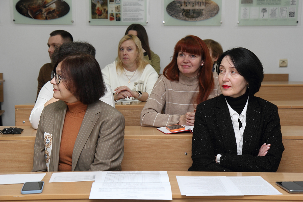 Круглий стіл на факультеті філології та журналістики: виклики та перспективи підготовки педагогів-україністів