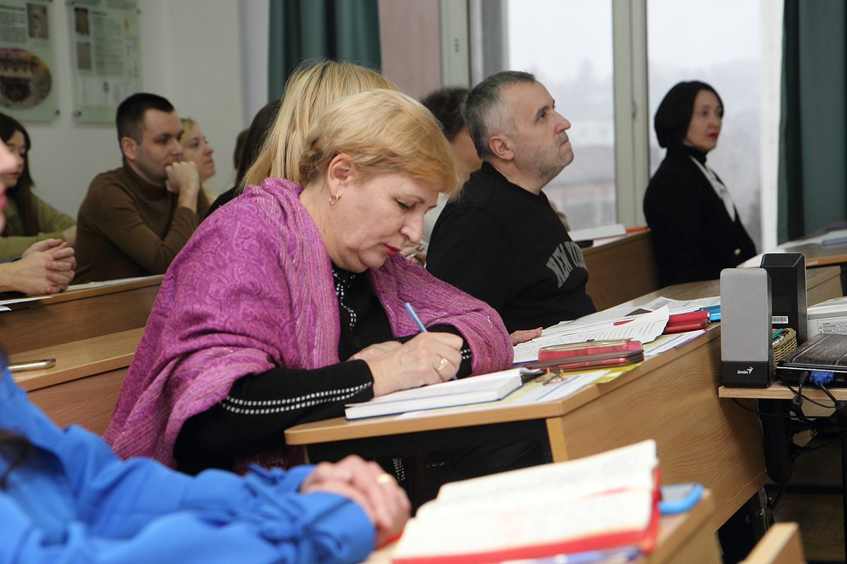 Круглий стіл на факультеті філології та журналістики: виклики та перспективи підготовки педагогів-україністів