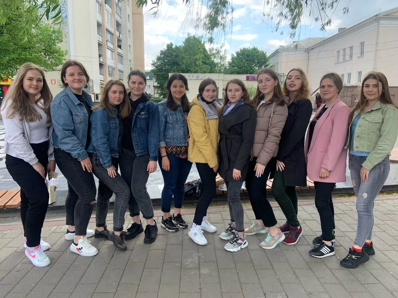 Студенти факультету педагогічної освіти та соціальної роботи разом зі старшим викладачем кафедри теорії і методики початкової освіти Іриною Кашуб’як