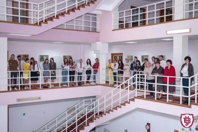 круглий стіл