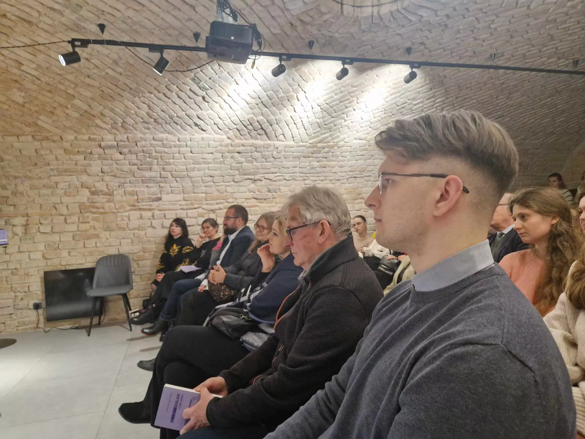 «Nie zabrałam ze sobą radości»: презентація двомовної поетичної збірки