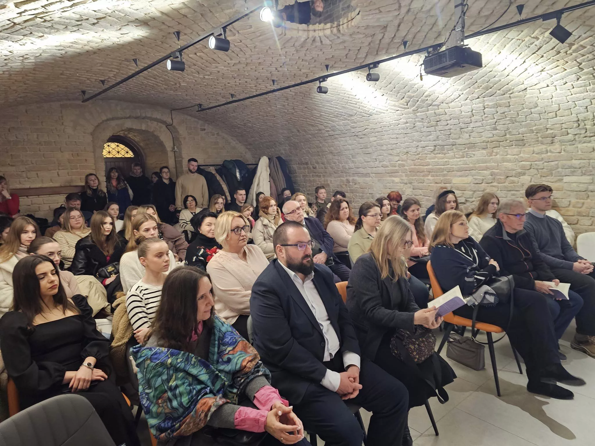 «Nie zabrałam ze sobą radości»: презентація двомовної поетичної збірки