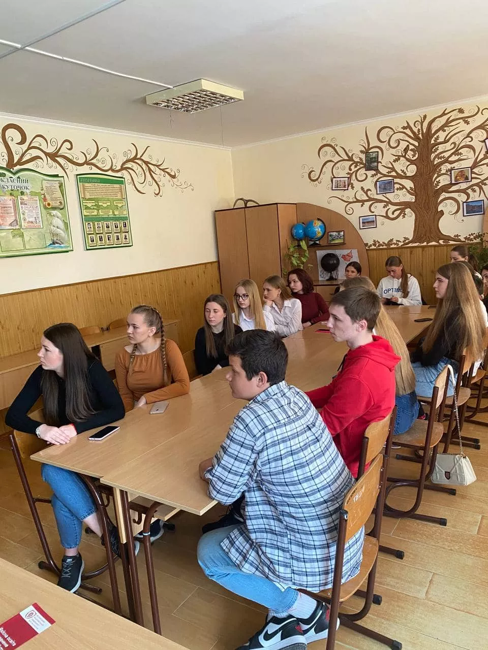 Міжнародники розпочали серію інформативно-дискусійних зустрічей зі школярами Луцька та області