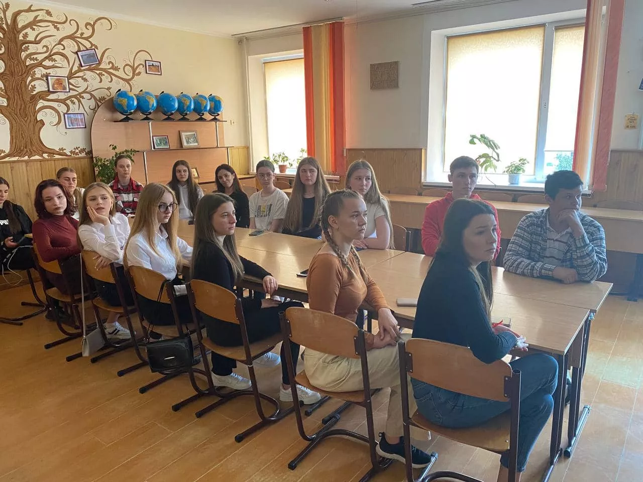 Міжнародники розпочали серію інформативно-дискусійних зустрічей зі школярами Луцька та області