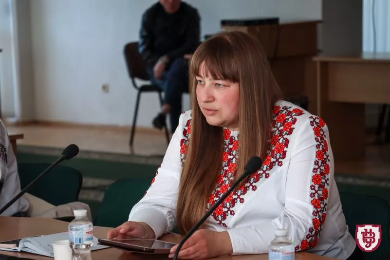 круглий стіл