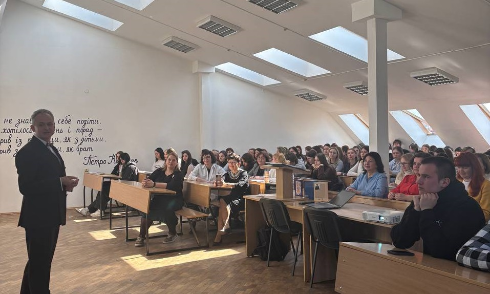 Творчий досвід сучасного вчителя: професійний діалог із Віталієм Півтораком