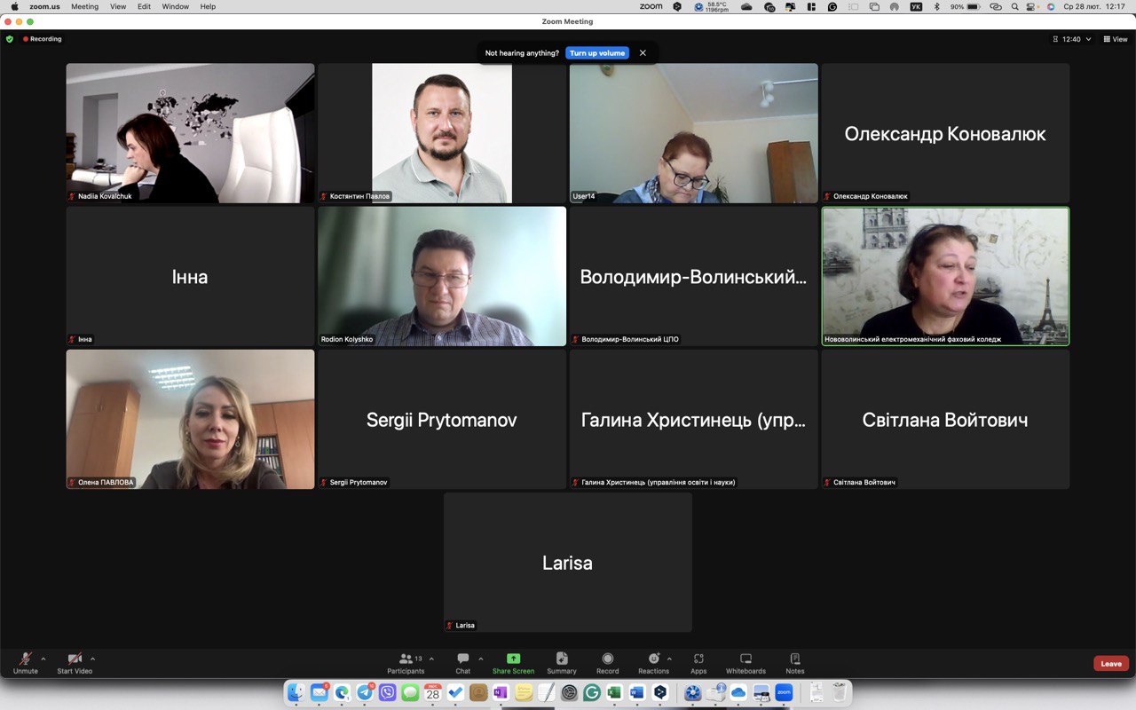 З приємністю повідомляємо, що за ініціативи Управління освіти і науки Волинської обласної державної адміністрації професорами кафедри економіки і торгівлі д.е.н., Костянтином Павловим, д.е.н. Оленою Павловою, а також деканом факультету економіки та управління к.е.н. Тетяною Данилюк було взято участь в робочій зустрічі в межах реалізації проекту Німецького товариства міжнародного співробітництва (GIZ) «Підтримка структурних змін у вугільних регіонах України».