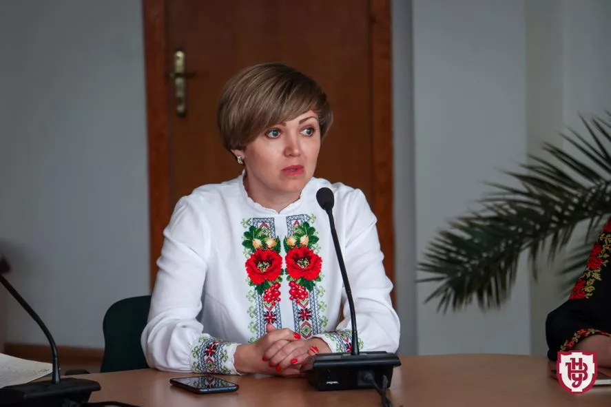 круглий стіл