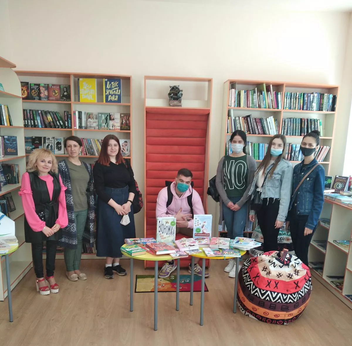 Навчальні заняття для студентів видавничої справи та редагування в бібліотеці-студії