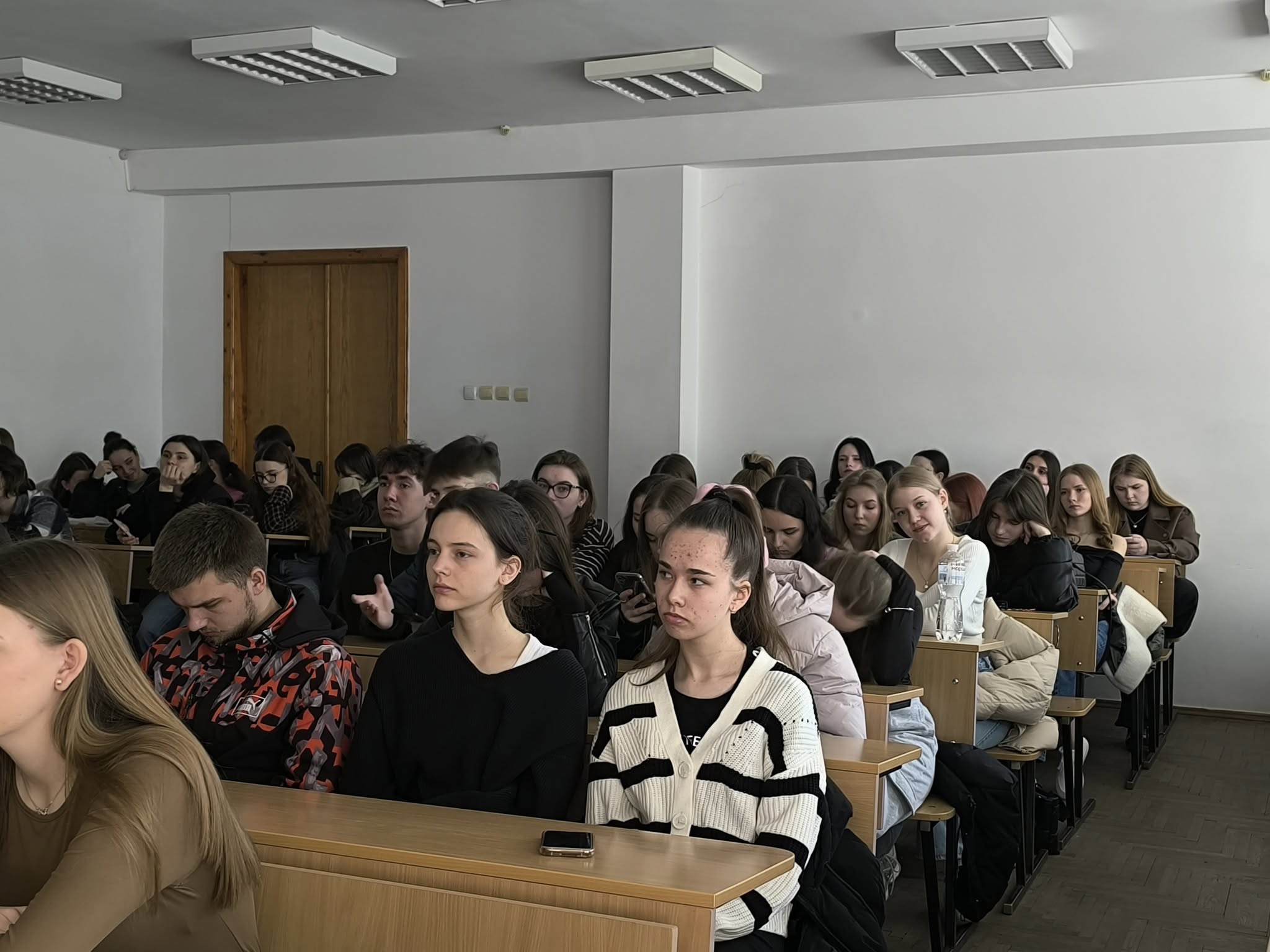 «Дуже люблю тих людей, про яких писала»: творча зустріч Надії Гуменюк зі студентами