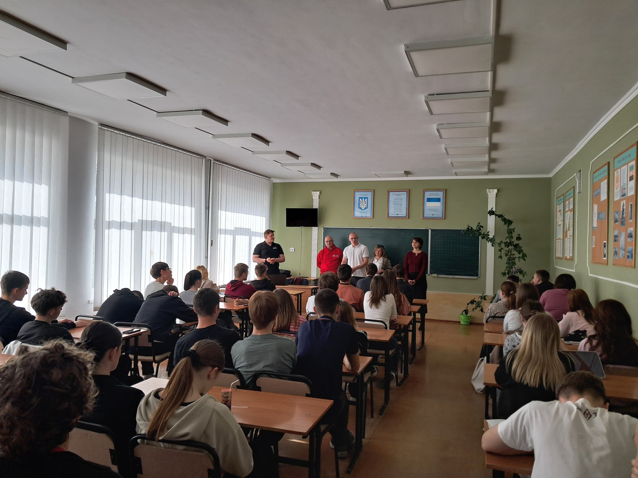 Зустрічі ФМВ зі школярами та ліцеїстами Нововолинська