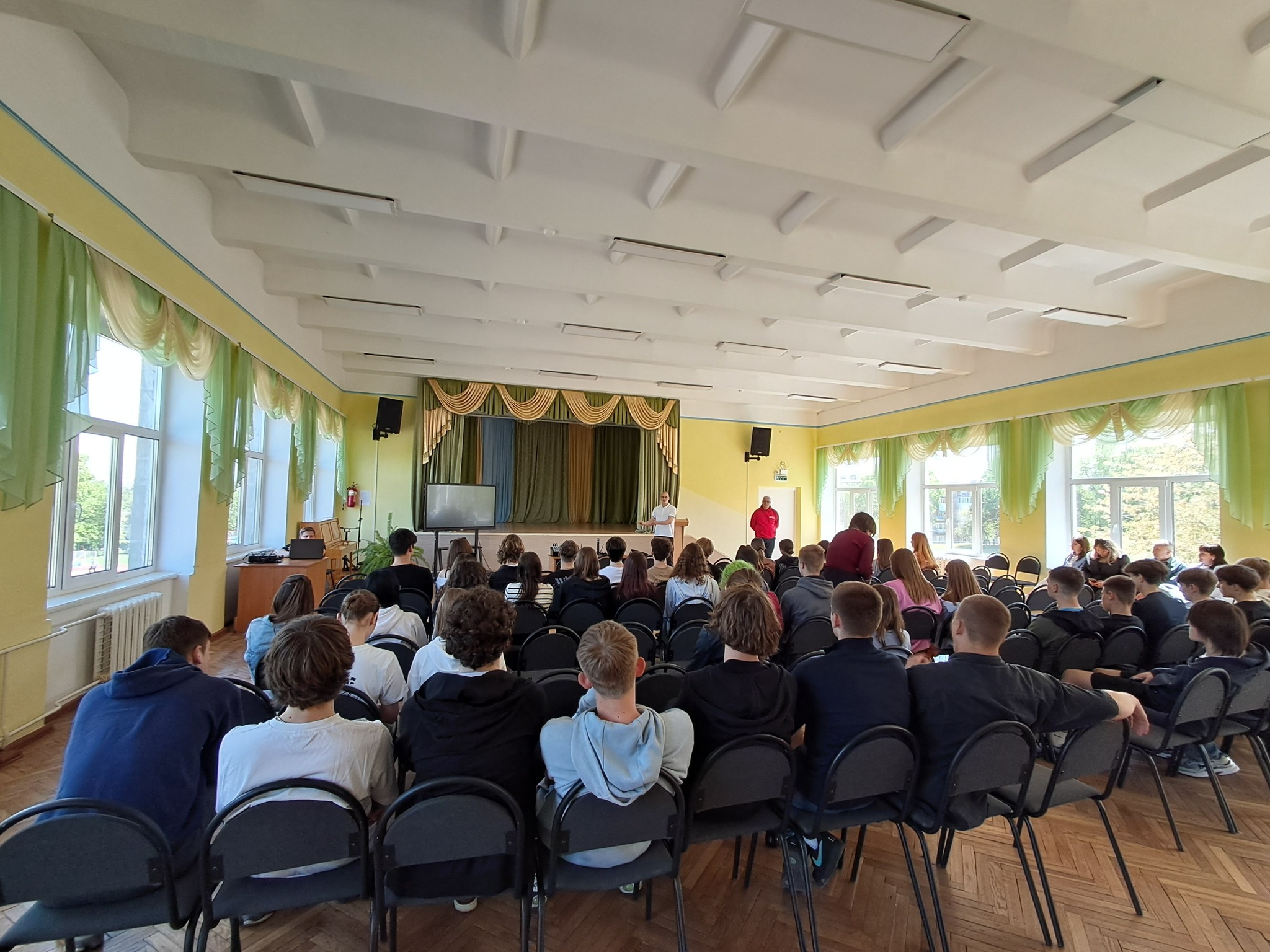 Зустрічі ФМВ зі школярами та ліцеїстами Нововолинська