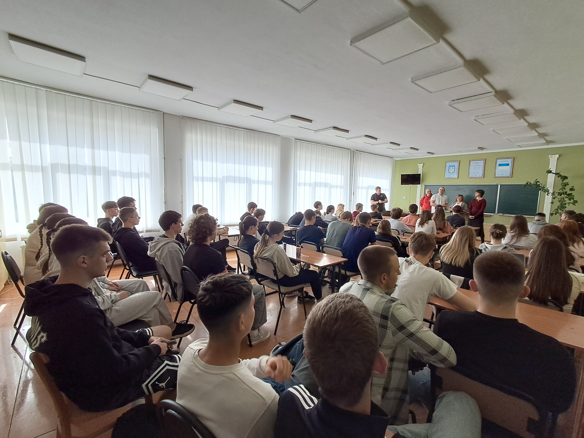 Зустрічі ФМВ зі школярами та ліцеїстами Нововолинська