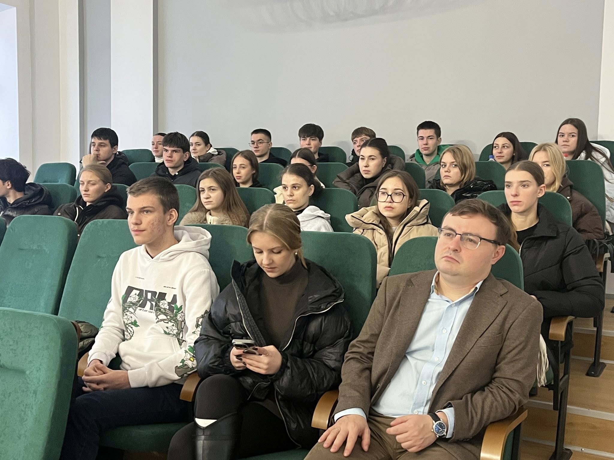 Публічна лекція дипломата Людмили Єніної