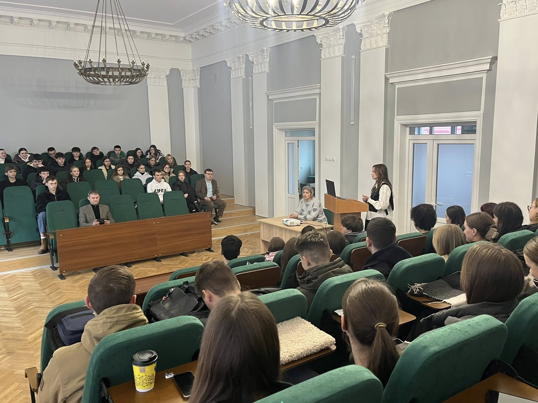 Публічна лекція дипломата Людмили Єніної