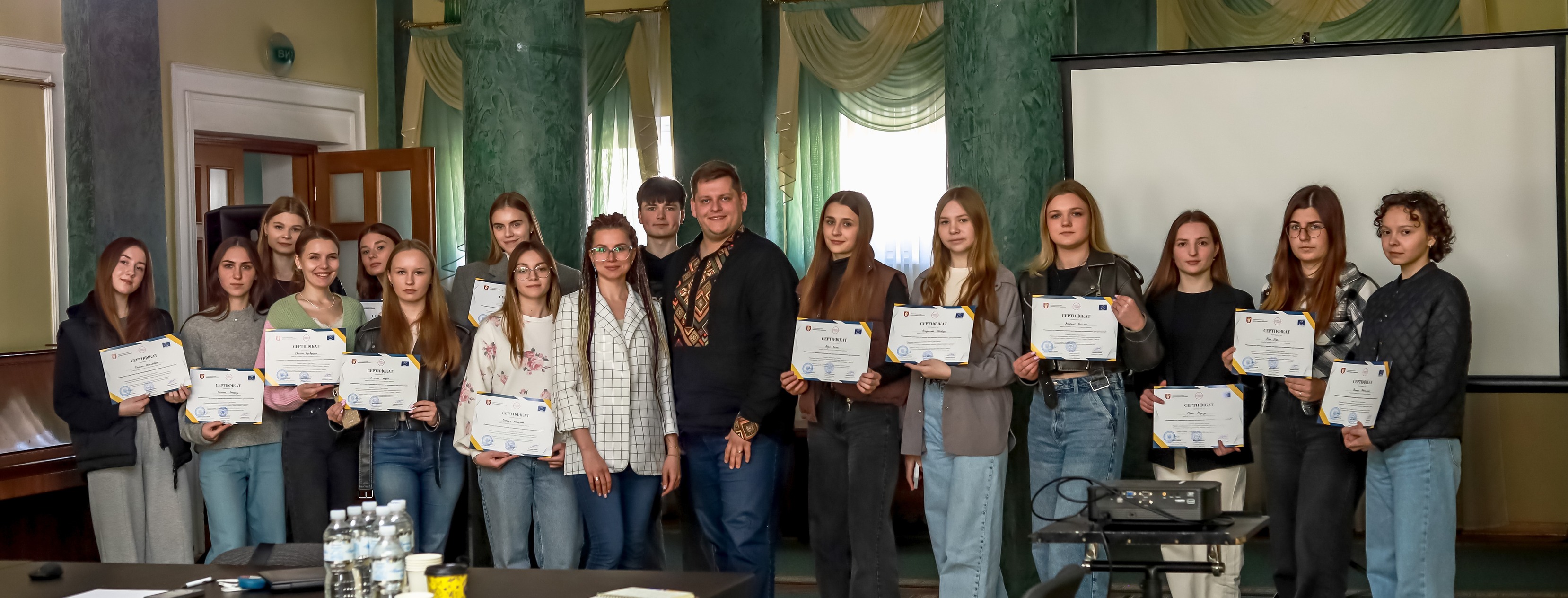 Молодіжні дебати: що забезпечує демократію та стійкість громад