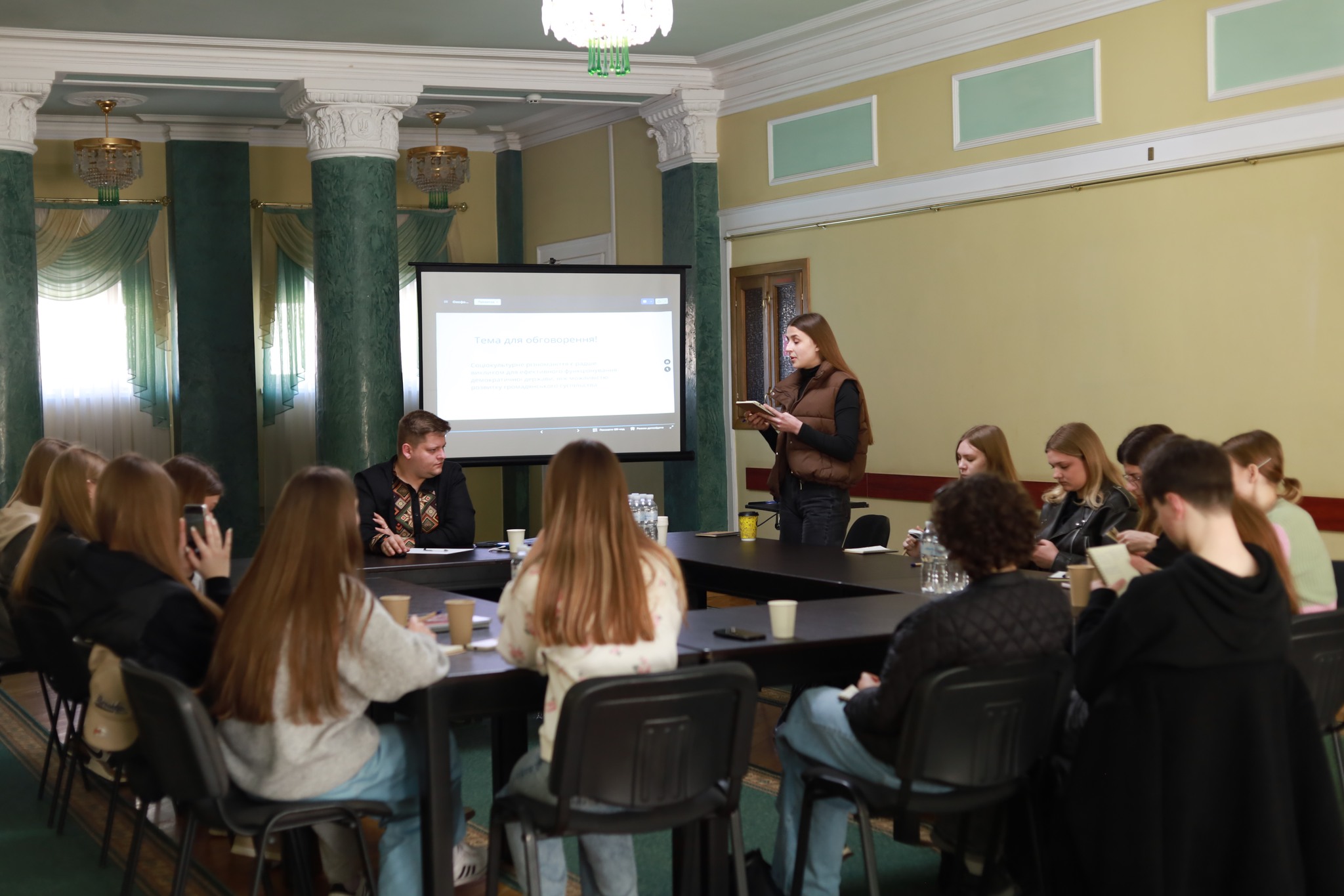 Молодіжні дебати: що забезпечує демократію та стійкість громад