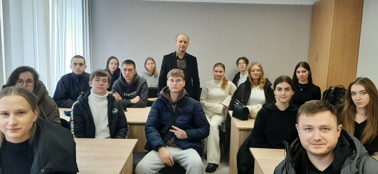 Публічні гостьові лекції, відзнаки й підтримка ЗСУ: ФЕУ відсвяткував річницю