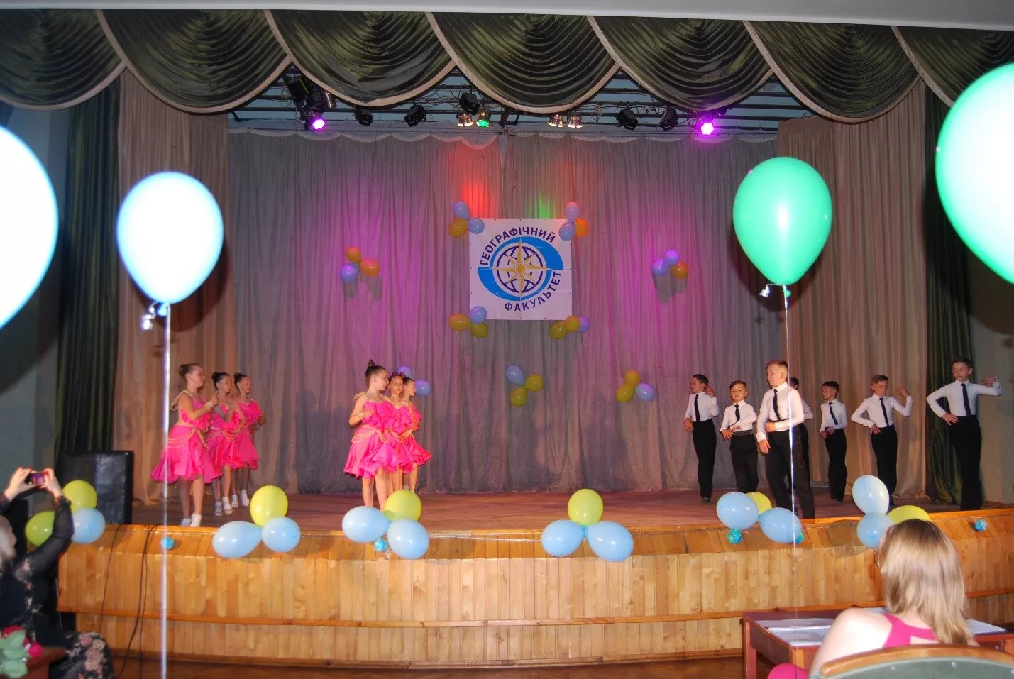 Урочисте вручення дипломів бакалавра на географічному факультеті