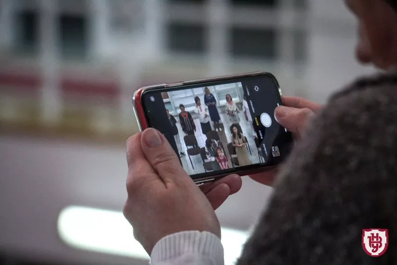 круглий стіл