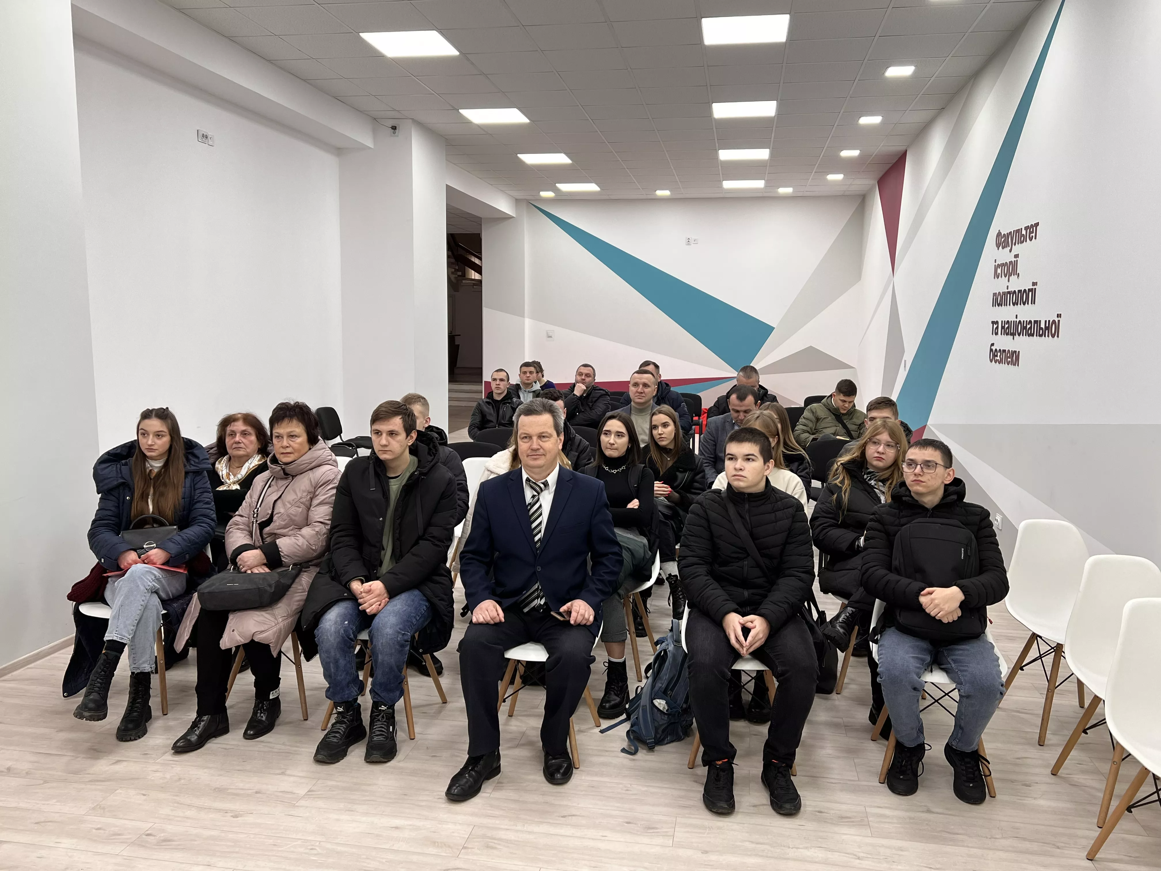 політологи