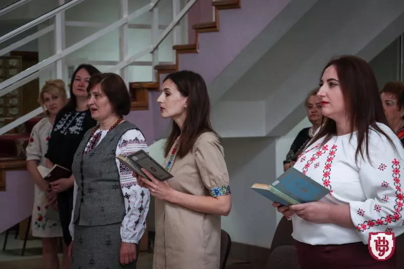 круглий стіл